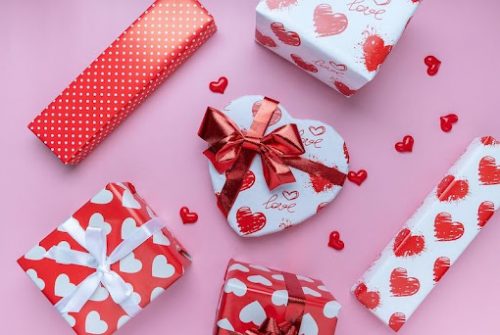 Je vriend verrassen met Valentijnsdag? Zo doe je dat