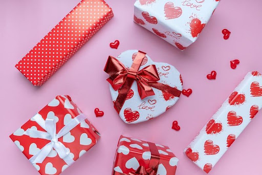 Je vriend verrassen met Valentijnsdag? Zo doe je dat